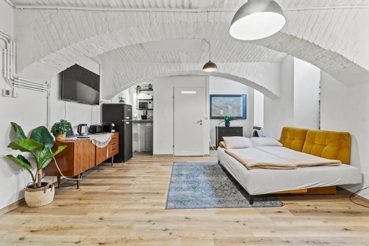 6 Minutes To S-bahn I Souterrain Loft I Wifi Apartment Wien